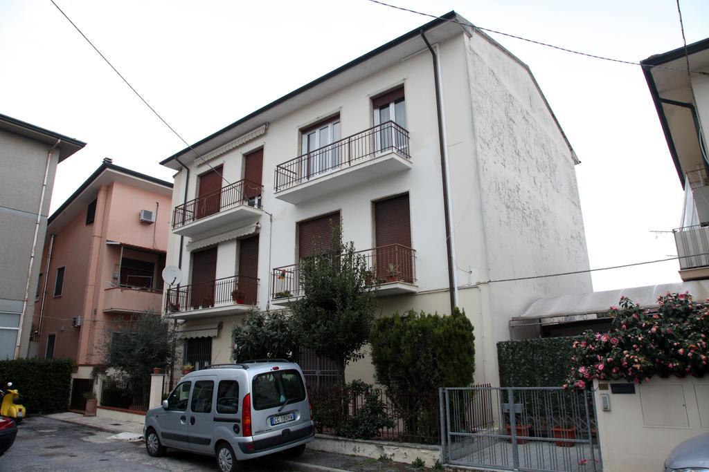 A Casa Di Simone A Viareggio Lägenhet Exteriör bild